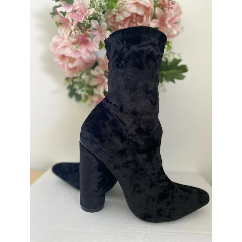 Cape Robbin Stretch Crushed Velvet Ankle Booties‎ Black Size 6.5 EUC